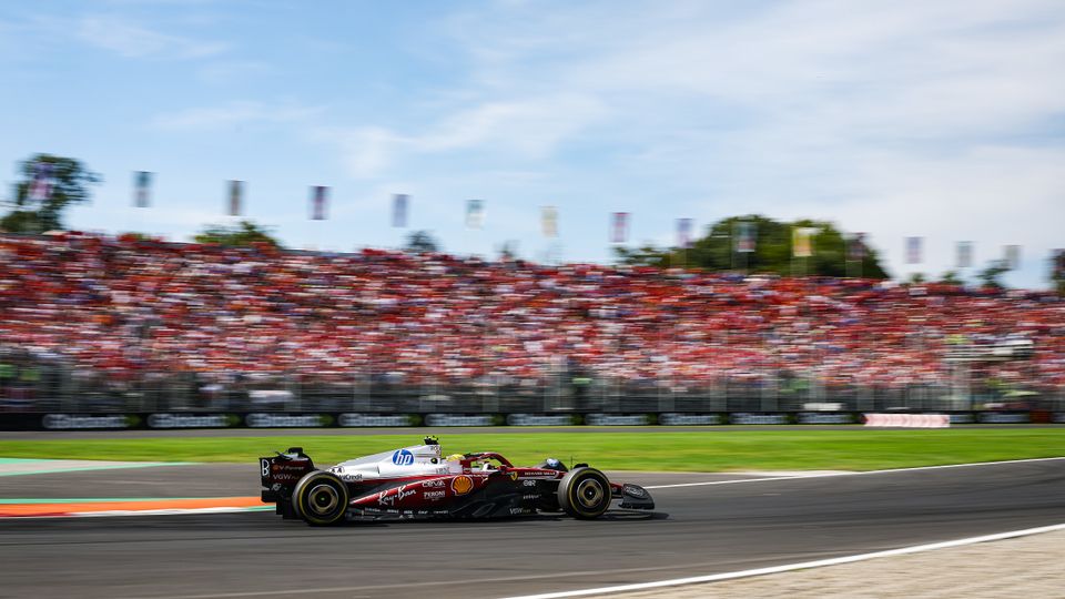 Ferrari in Monza vor den Grand Stands Ferrari in Monza vor den Grand Stands