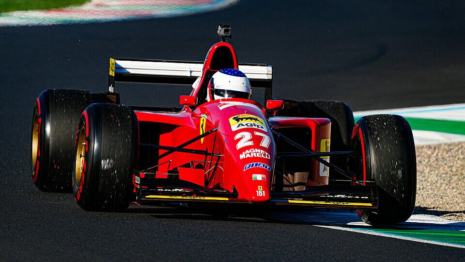 Jean Alesi fährt in Monza Demo-Runden mit dem Ferrari 412T2