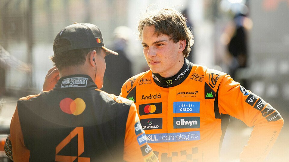 McLaren-Piloten Oscar Piastri und Lando Norris im GEspräch