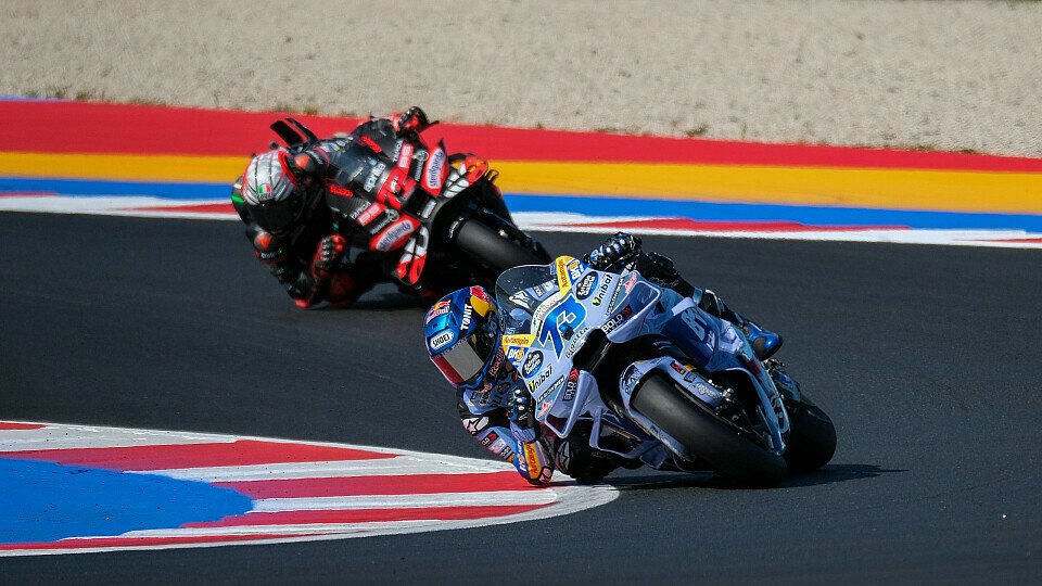 Marco Bezzecchi schlug im Misano-Qualifying Alex Marquez im Kampf um die Pole, Foto: IMAGO / IPA Sport