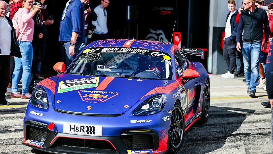 Max Verstappen verlässt die Box, um auf die Strecke zu gehen