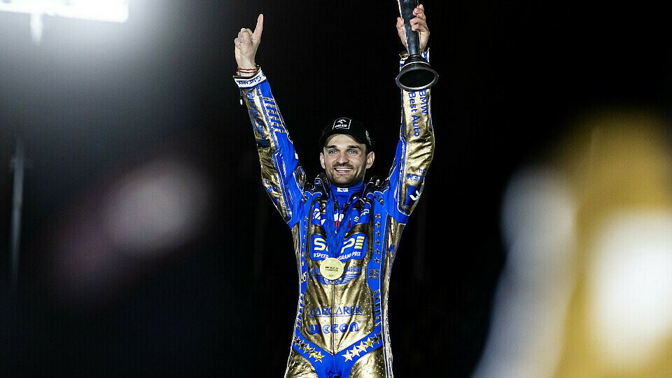 Bartosz Zmarzlik (Polen) feierten in Vojens (Dänemark) seinen sechsten WM-Titel im Speedway GP 2025. Bartosz Zmarzlik (Polen) feierten in Vojens (Dänemark) seinen sechsten WM-Titel im Speedway GP 2025.