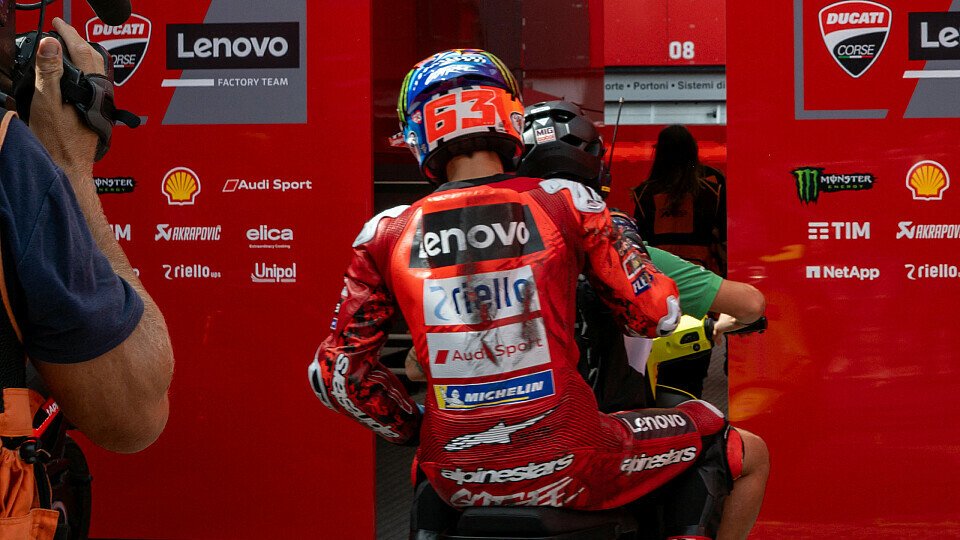 Francesco Bagnaia a dû être ramené au paddock en scooter, Photo : IMAGO / ABACAPRESS