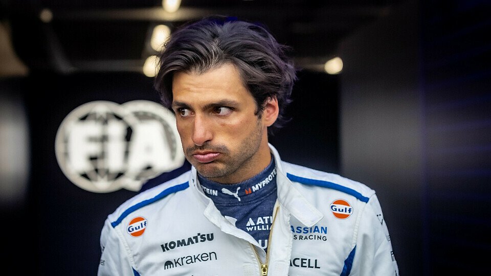 Carlos Sainz verlässt in Ungarn die FIA-Garage Carlos Sainz verlässt in Ungarn die FIA-Garage