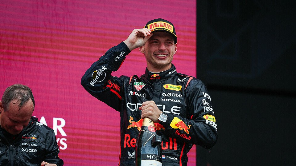 Max Verstappen auf dem Podium beim Aserbaidschan Grand Prix Max Verstappen auf dem Podium beim Aserbaidschan Grand Prix