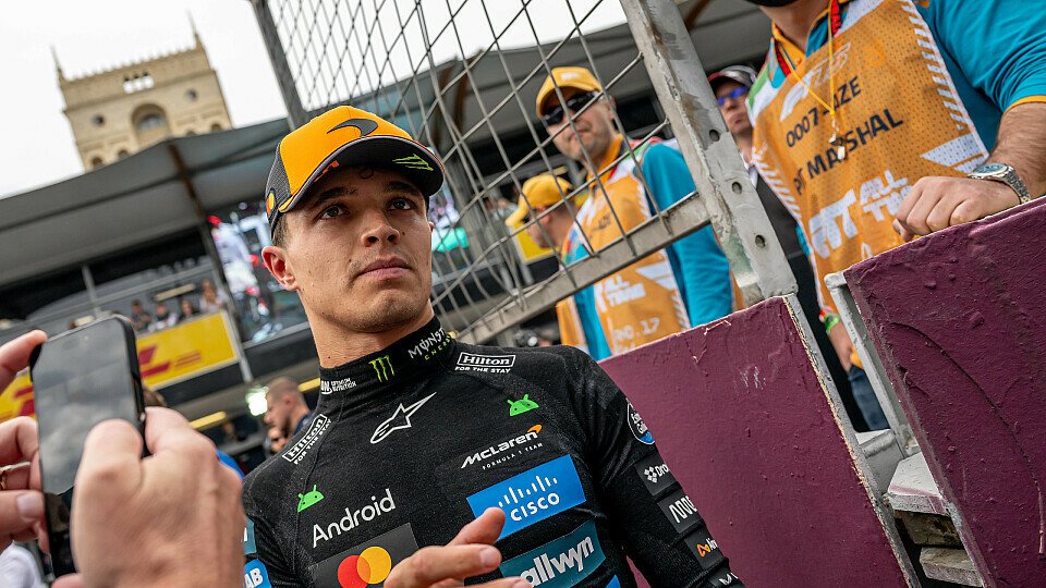 Lando Norris betritt bei der Formel 1 in Baku die Startaufstellung