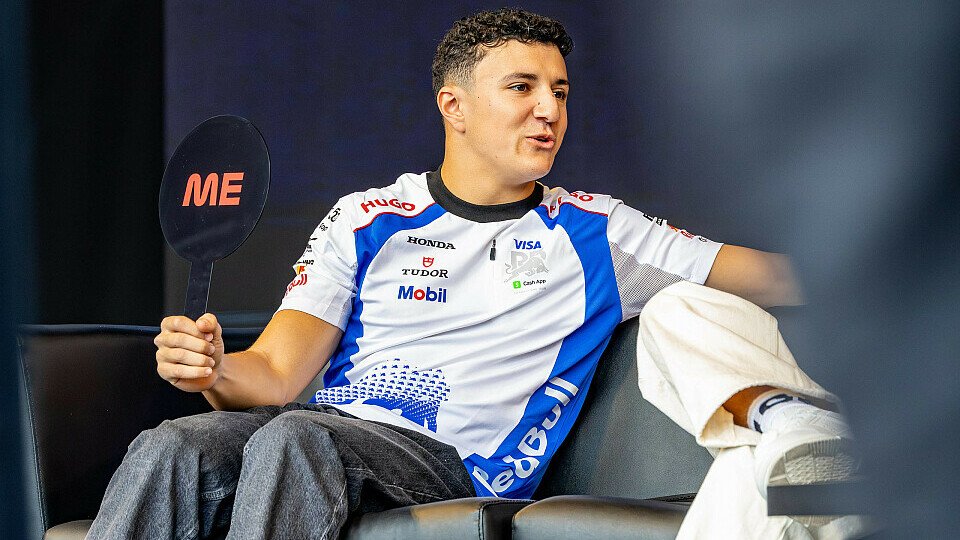 Isack Hadjar bei einem Fan-Event Isack Hadjar bei einem Fan-Event