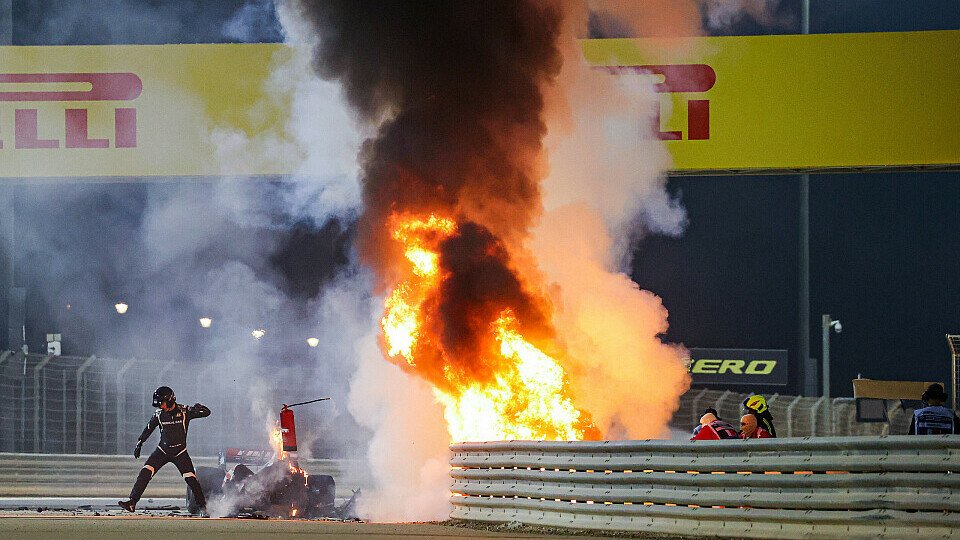 Das brennende Wrack von Romain Grosjeans Haas beim Formel-1-Rennen in Bahrain