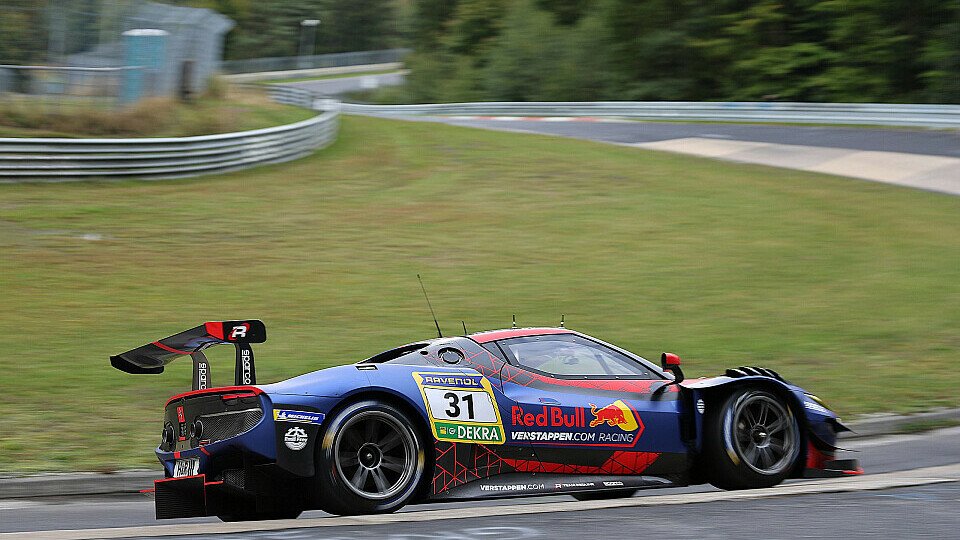 Max Verstappens Ferrari 296 GT3 bei seinem NLS-Debüt auf dem Nürburgring Max Verstappens Ferrari 296 GT3 bei seinem NLS-Debüt auf dem Nürburgring