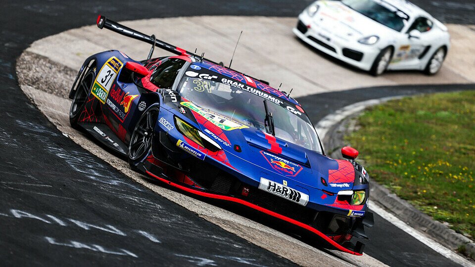 Max Verstappens Ferrari 296 GT3 bei seinem NLS-Debüt auf dem Nürburgring Max Verstappens Ferrari 296 GT3 bei seinem NLS-Debüt auf dem Nürburgring