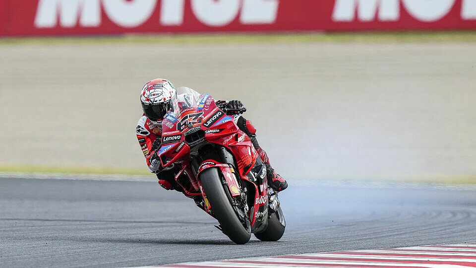 Francesco Bagnaia kämpfte in Motegi mit Rauchentwicklung an seiner Ducati, Foto: MotoGP Press