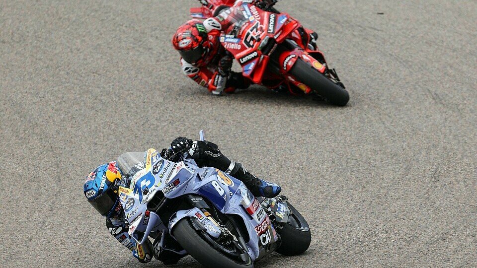 Francesco Bagnaia verfolgt Alex Marquez