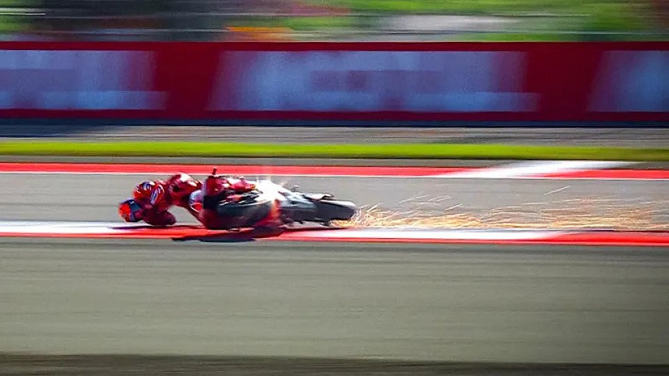 Marc Marquez stürzt im MotoGP-Training von Indonesien