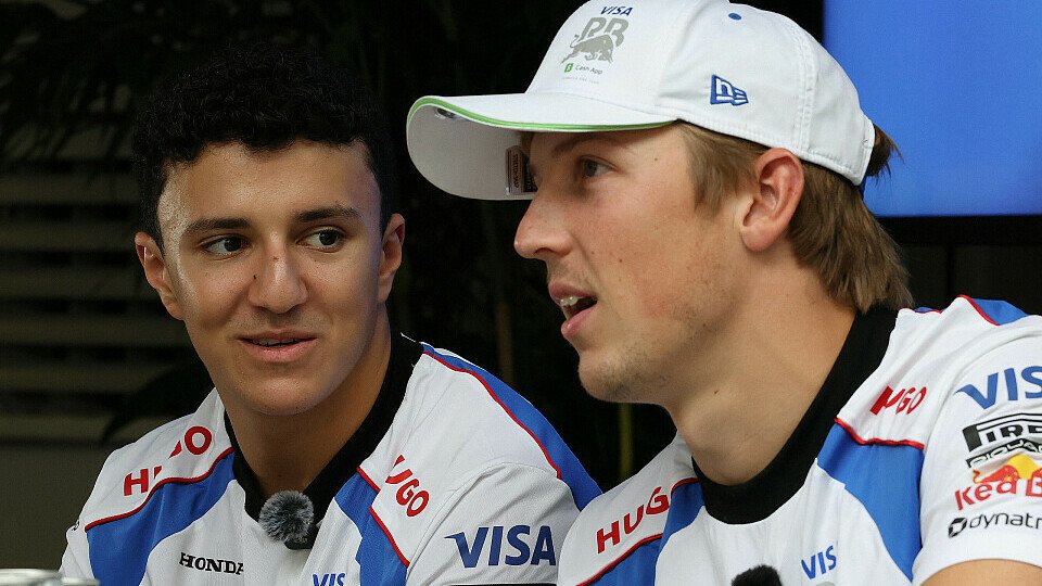 Isack Hadjar und Liam Lawson nebeneinander beim Singapur Grand Prix Isack Hadjar und Liam Lawson nebeneinander beim Singapur Grand Prix