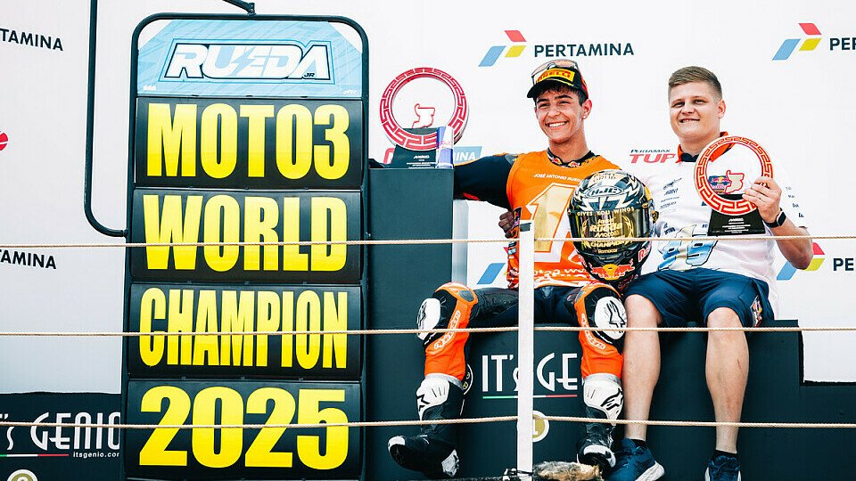 Jose Antonio Rueda feiert seinen Weltmeistertitel in der Moto3