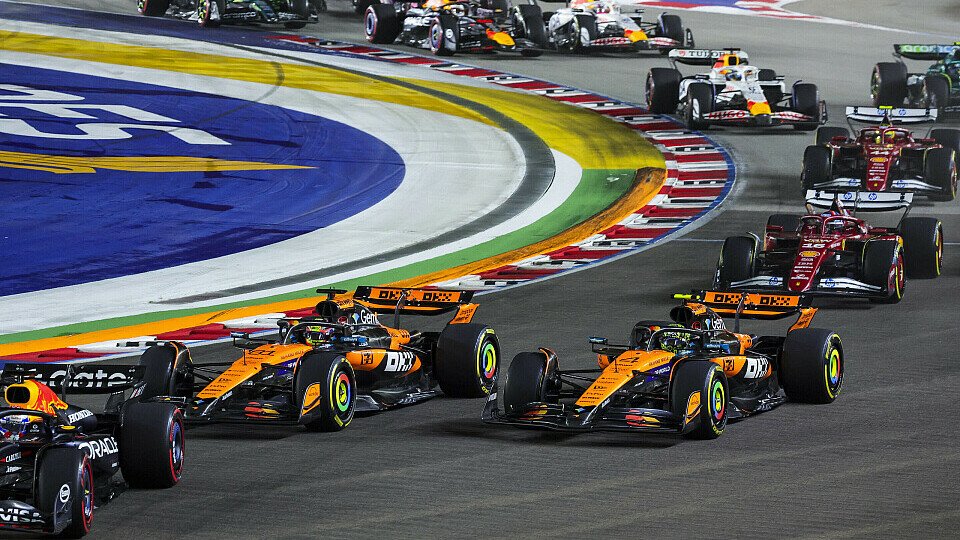 Die McLaren nebeneinander am Start von Singapur