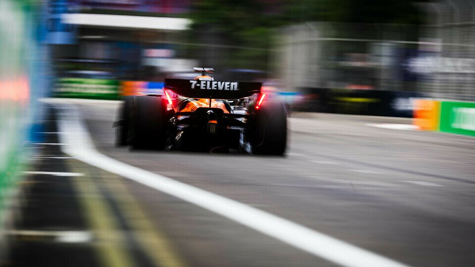 McLaren auf der Rennstrecke in Singapur McLaren auf der Rennstrecke in Singapur