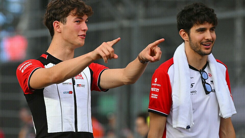 Oliver Bearman und Esteban Ocon bei der Fahrerparade in Singapur