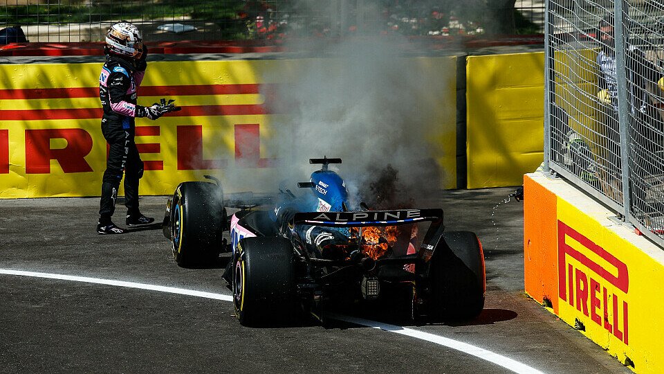 Der brennende Alpine von Pierre Gasly in Baku
