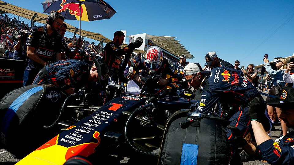 Der Red Bull von Max Verstappen in der Startaufstellung
