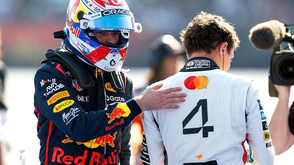 Max Verstappen klopft Lando Norris nach dem Mexiko Grand Prix auf den Rücken