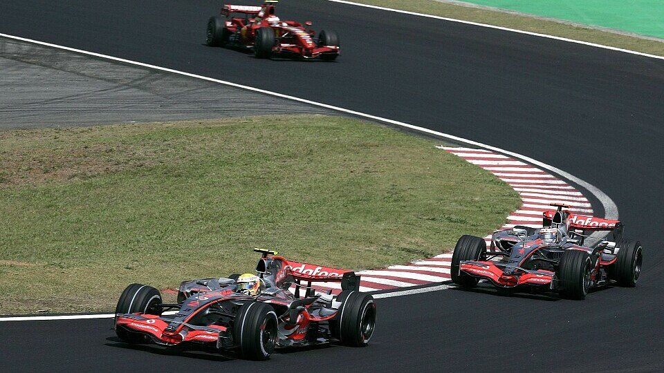 Lewis Hamilton und Fernando Alonso vor Ferrari-Pilot Kimi Räikkönen 