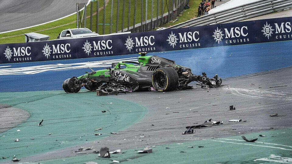 Gabriel Bortoletos Sauber nach seinem Crash im Sprint von Sao Paulo.