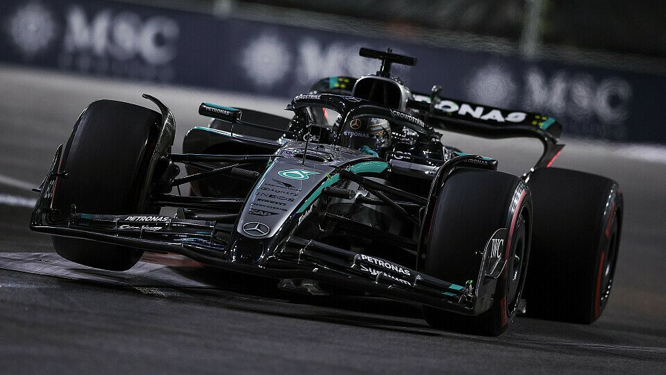 George Russell in seinem Mercedes auf dem Stadtkurs in Las Vegas George Russell in seinem Mercedes auf dem Stadtkurs in Las Vegas