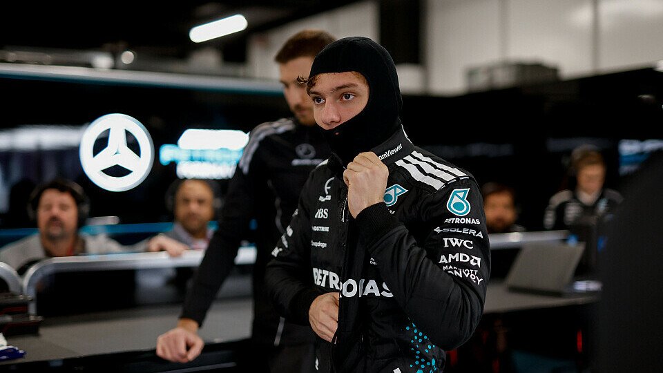 Kimi Antonelli steht in der Mercedes-Box Kimi Antonelli steht in der Mercedes-Box