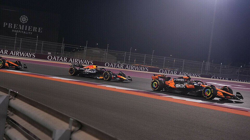 Oscar Piastri (McLaren) vor Max Verstappen (Red Bull) und Lando Norris beim Formel-1-GP in Lusail (Katar-GP) 2025