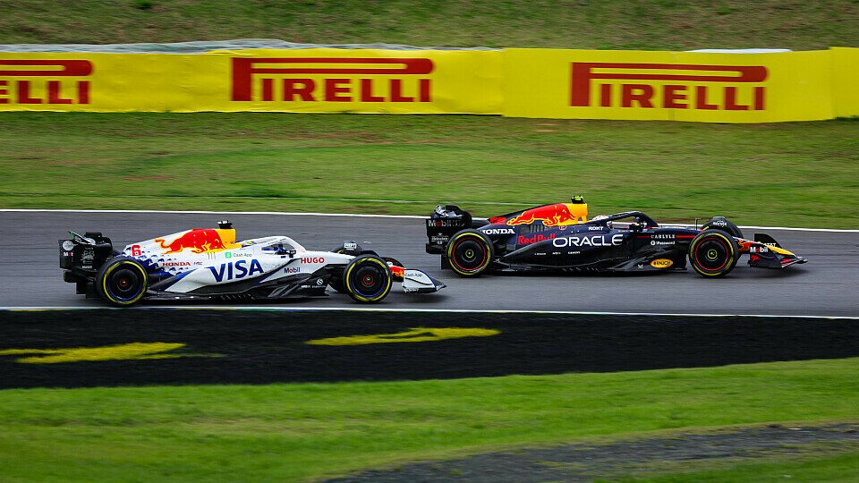Isack Hadjar (Racing Bulls) und Yuki Tsunoda (Red Bull) im Rahmen beim Sao-Paulo-GP 2025 in Brasilien.