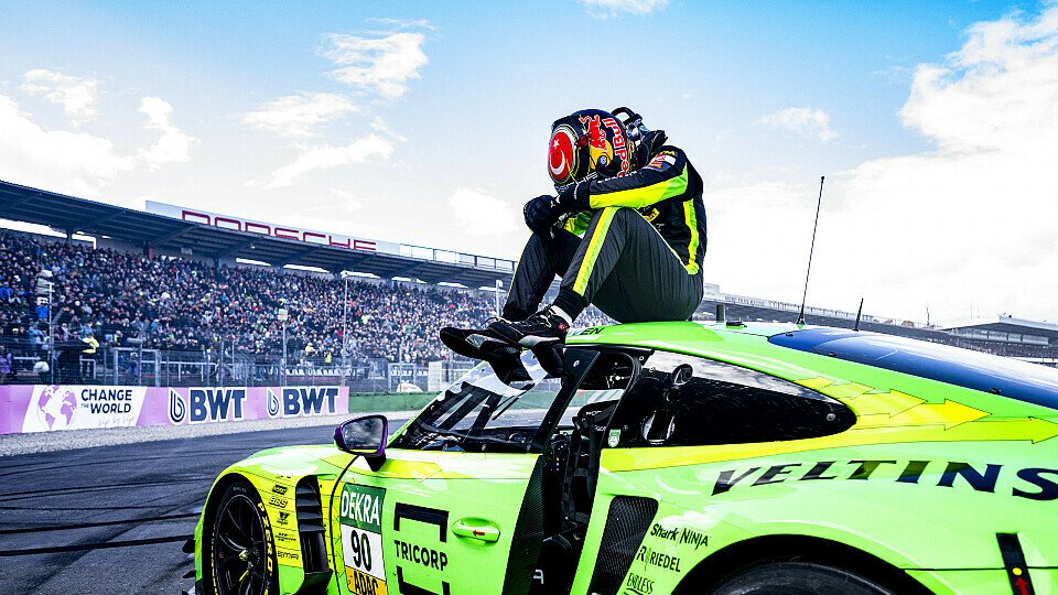 Ayhancan Güven feiert die DTM-Meisterschaft 2025 in Hockenheim