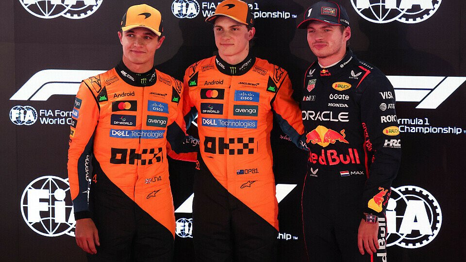 Lando Norris, Oscar Piastri und Max Verstappen posieren für Fotografen