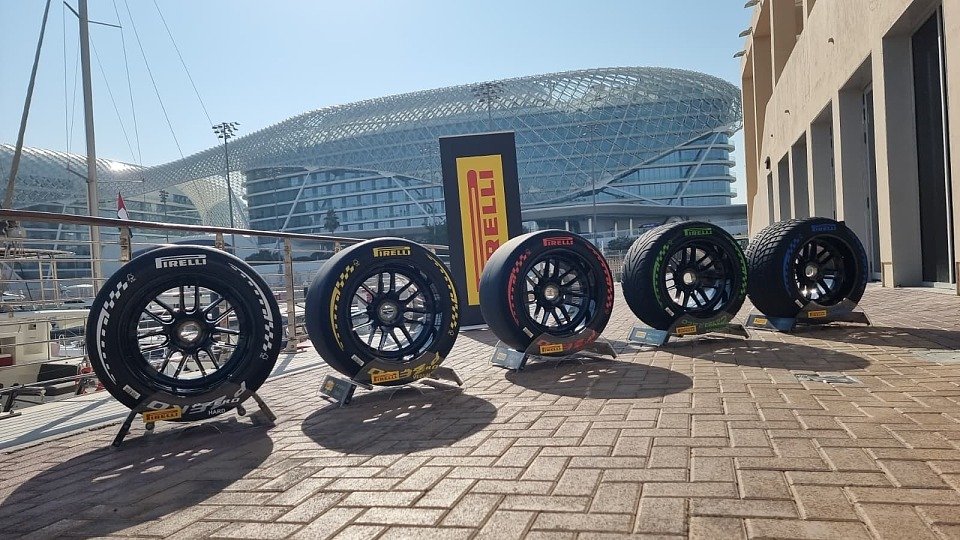 Die 2026er-Reifen von Pirelli beim Test in Abu Dhabi aufgestellt
