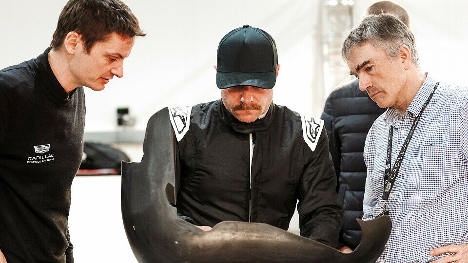 Valtteri Bottas sieht sich mit Team Sitzschale an