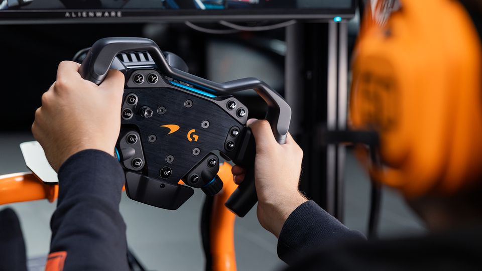 logitech Lenkrad in der McLaren Edition