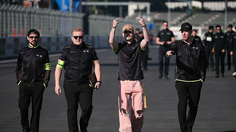 Dan Ticktum zeigt zwei Mittelfinfger beim Formel-E-Rennen in Mexiko