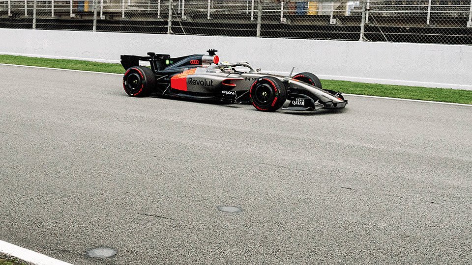 Der Audi beim Test in Barcelona auf der Strecke.