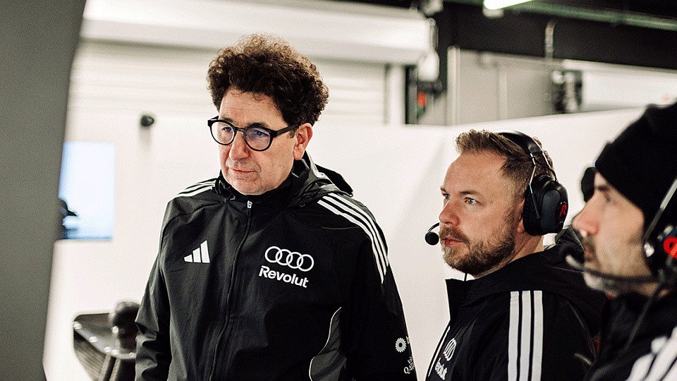 Audi-Teamchef Mattia Binotto in der Box in Barcelona.
