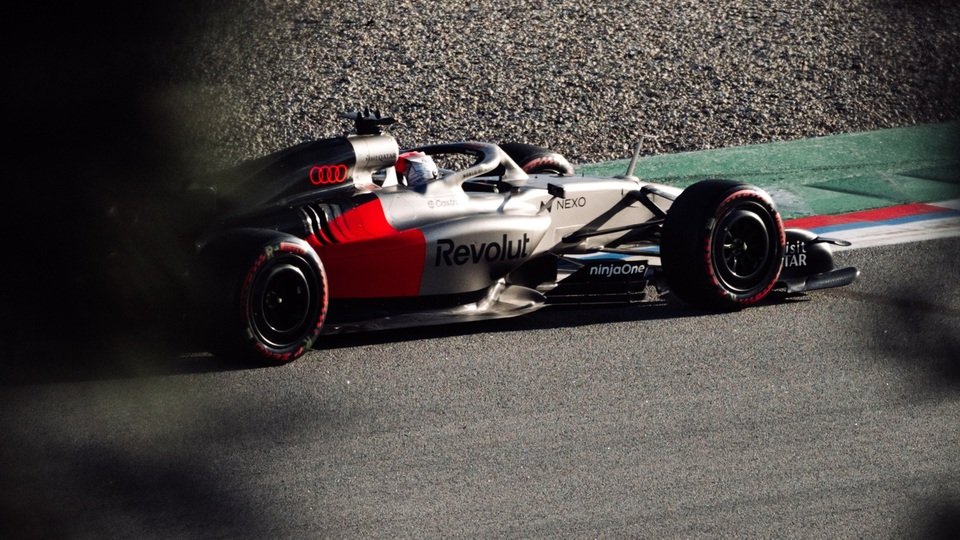 Nico Hülkenberg im neuen Audi R26 bei den Testfahrten der Formel 1 in Barcelona