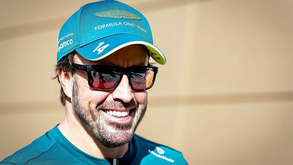 Fernando Alonso im Paddock von Bahrain beim Wintertest 2026