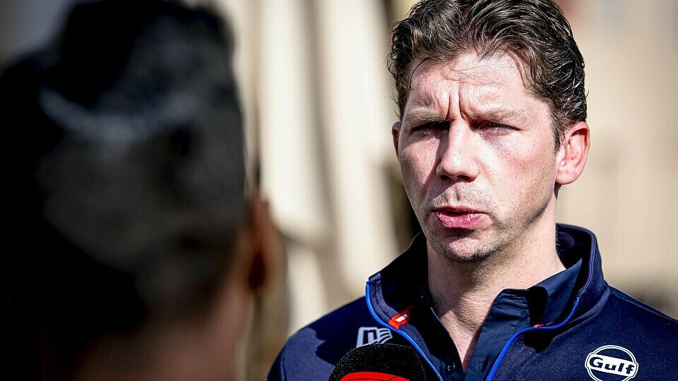 Williams-Teamchef James Vowles im Interview im Paddock von Bahrain beim Wintertest 2026