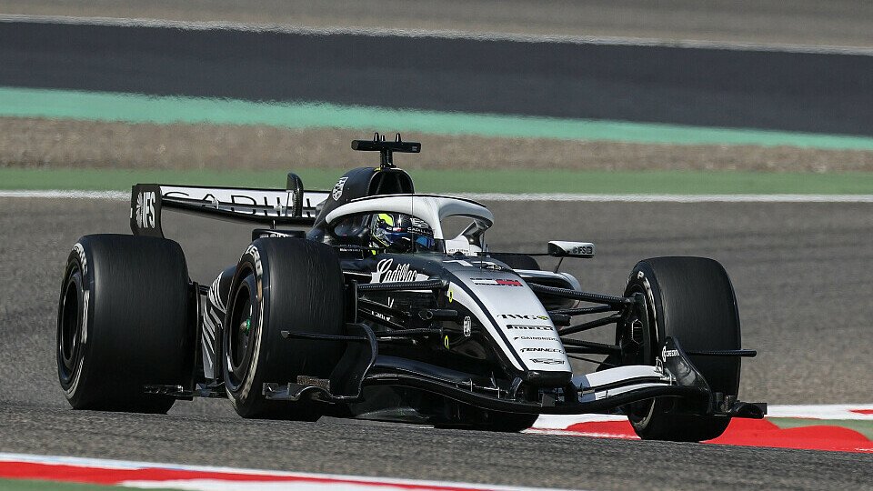 Sergio Perez in seinem Cadillac beim Wintertest 2026 in Bahrain