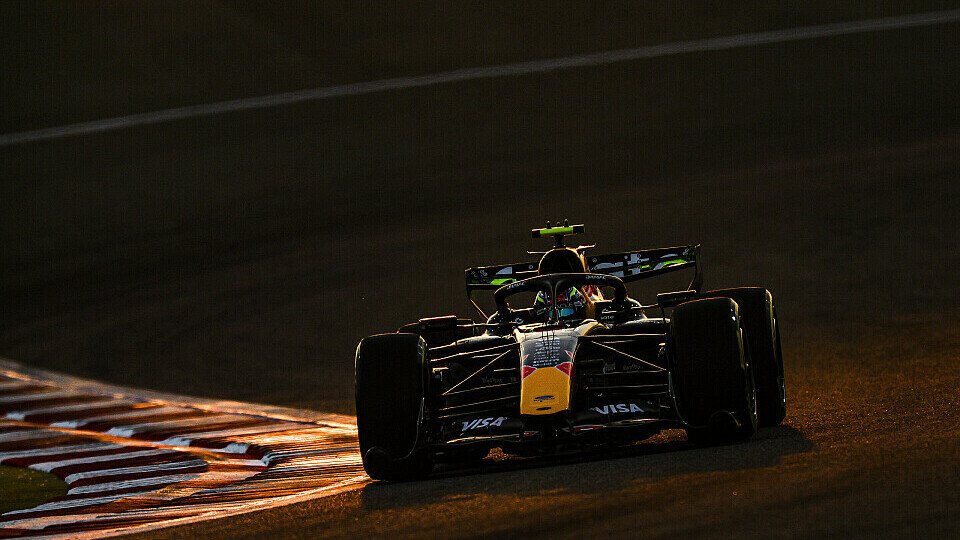 Isack Hadjar im Red Bull bei den Testfahrten in Bahrain