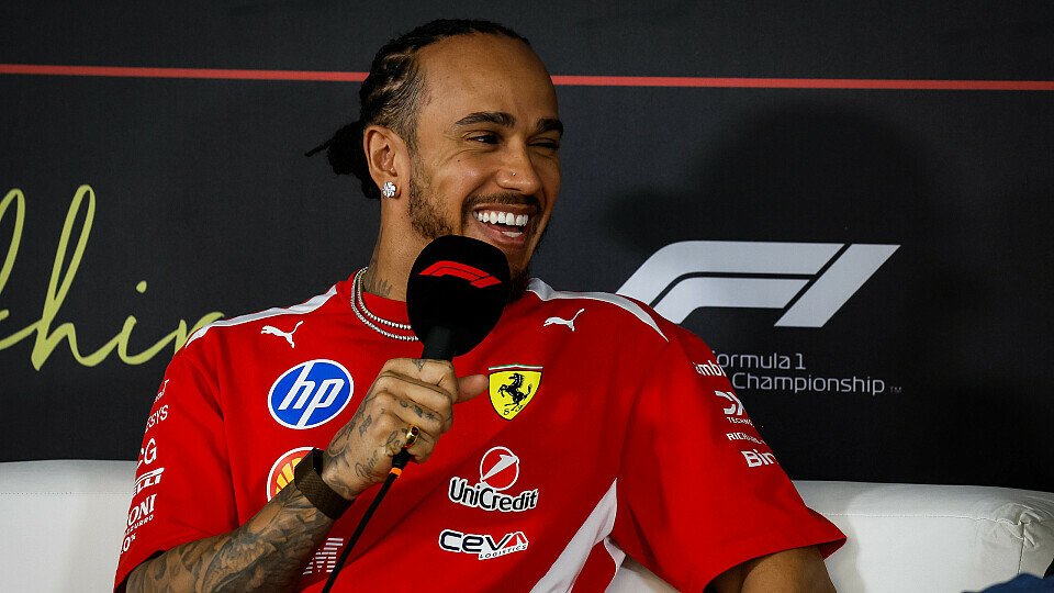 Lewis Hamilton in der Pressekonferenz bei den F1-Tests in Bahrain