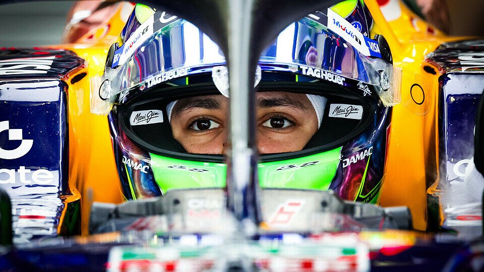 Isack Hadjar im Cockpit des RB22