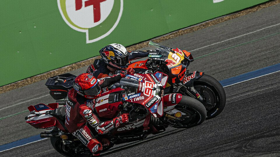 Marc Marquez ging mit einem harten Manöver an Pedro Acosta vorbei, Foto: IMAGO / PsnewZ