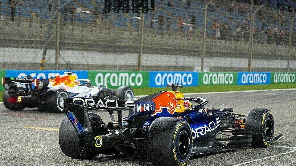 Red Bull und Racing Bull in der Startaufstellung in Bahrain.