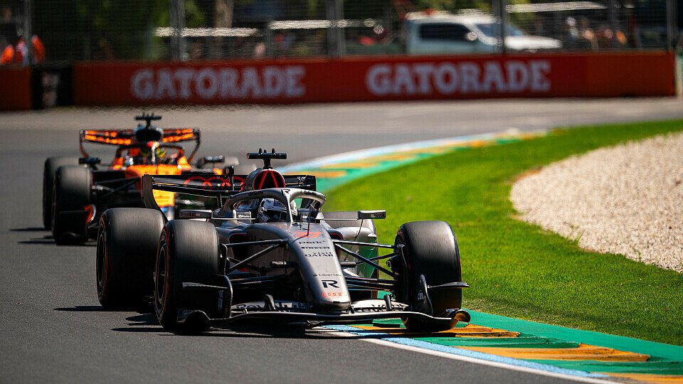 Nico Hülkenberg im Audi, verfolgt von einem McLaren