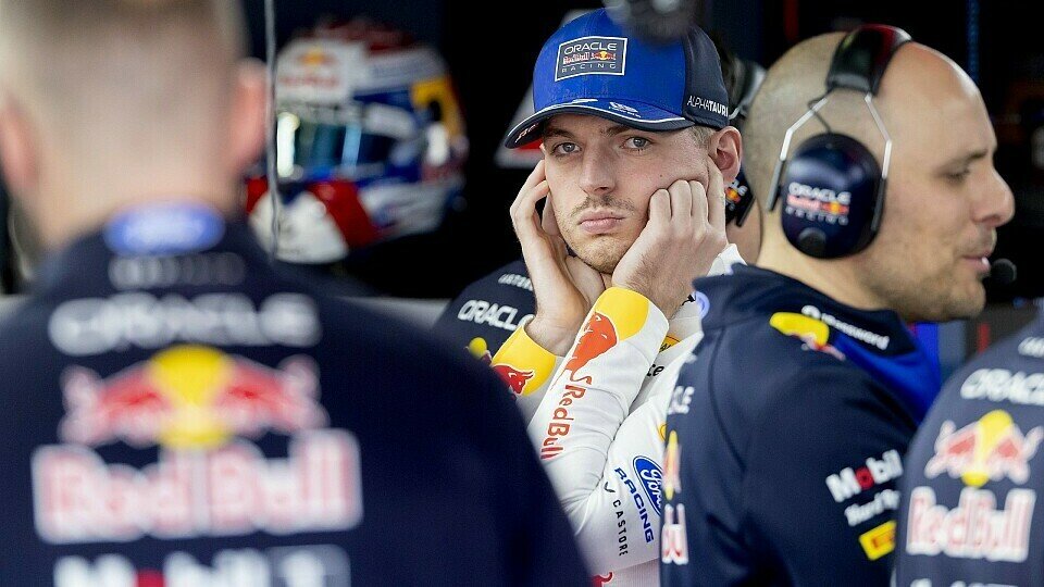 Max Verstappen in der Red-Bull-Garage